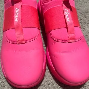 Clove hot pink shoes size 8